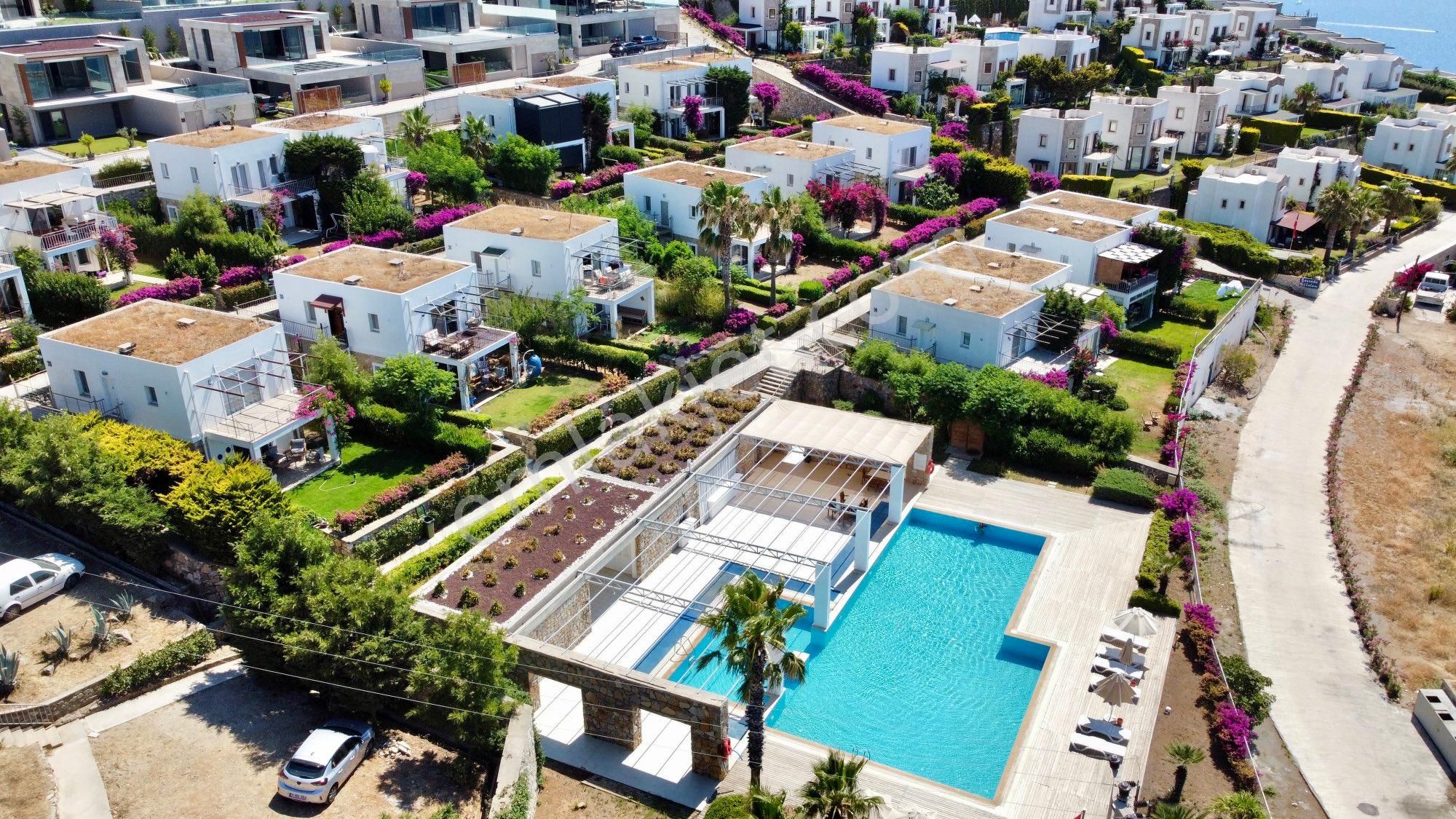 Tatilbelen Sitesinde Satılık 1+1 Müstakil Bahçeli Daire