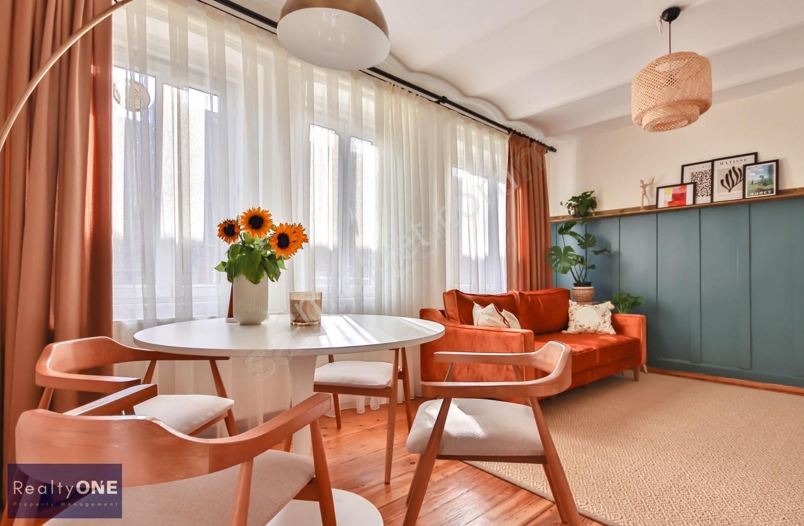 R-one Galata Tarihi Binada Bakımlı Eşyalı 2+1 Kiralık Daire-eng