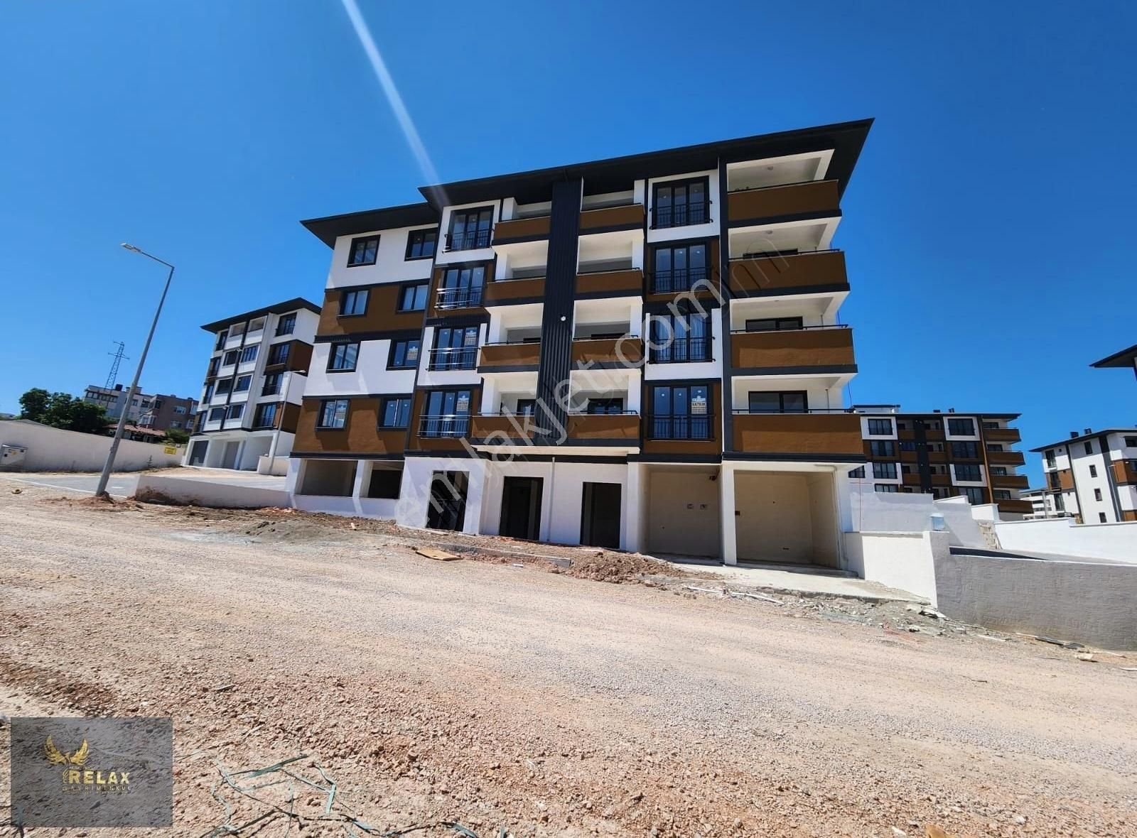 Yeni Mahallede 1+1 Eşyalı Arakat Daire