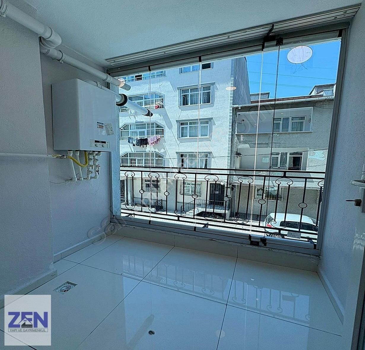 Zen Yapıdan Metrobüse Yakın Balkonlu 2+1 Satılık Ara Kat Daire ! - Görsel 12