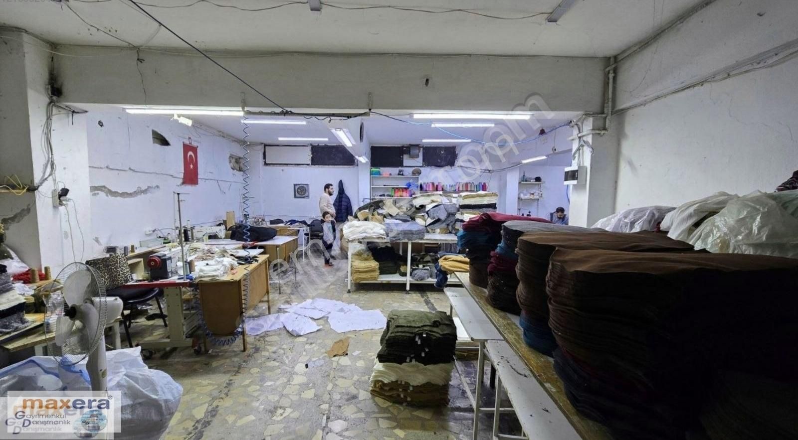 Zeytinburnunda Düz Giriş 200 M2 Marmaraya Yakın İki Katlı Dükkan