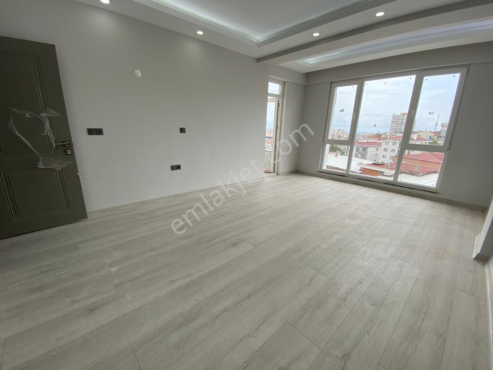 Truva/onur'dan Esenevlerde Salon Mutfak Ayrı Tramvaya Yakın