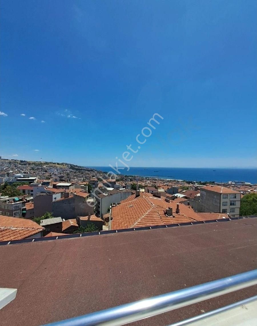 Muratlı Caddesi Üst Kısmı 5+1 Kiralık Dubleks Daire