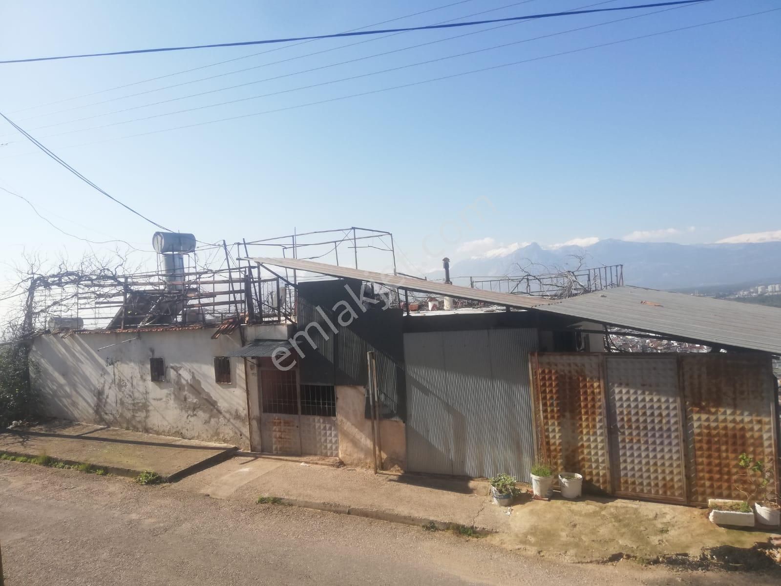 Masadağı'nda 2 Katlı, 6+2 Odalı Müstakil Ev