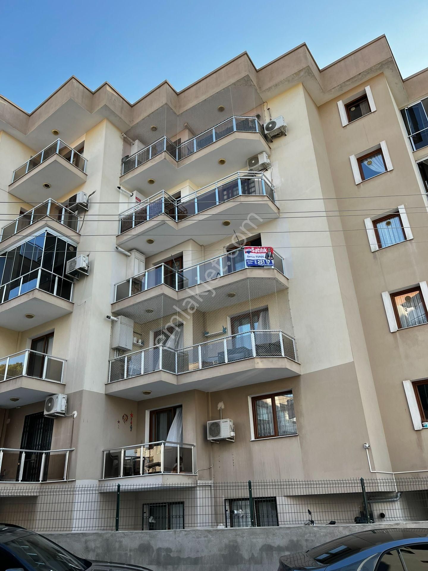 Karabağlar Sevgi Mahallesinde Satılık Genç Arakat 3+1 Daire