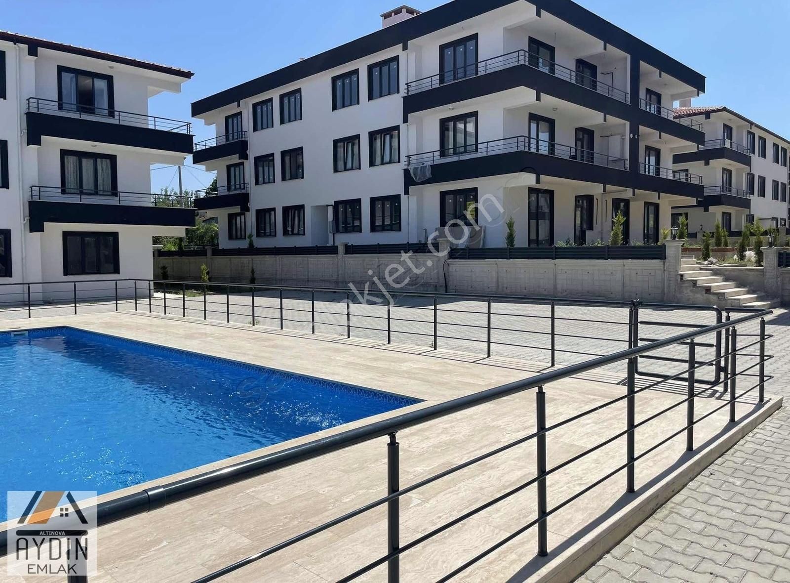 Aydın Emlak'tan Satılık Havuz Cepheli Daire