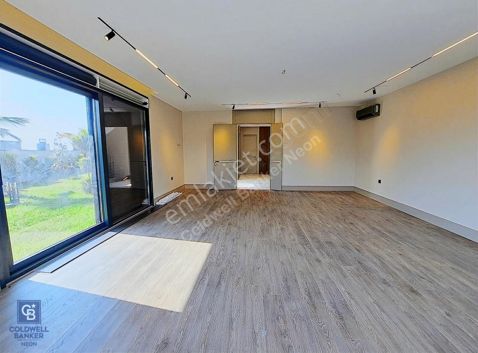 Beylikdüzü Tamamen Müstakil Asansörlü Ultra Lüks Satılık Villa