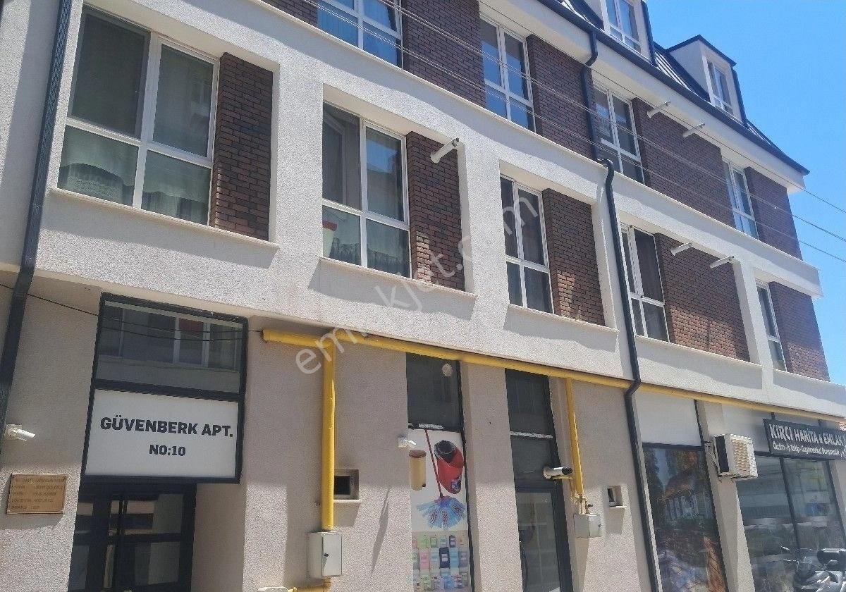 Duygu Emlaktan Kiralık M.kemal Paşa Mahallesinde 1+1 Asansörlü Daire