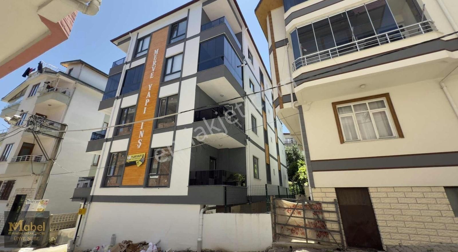 Mabel'den Meydana Çok Yakın Yerden Isıtma Kapalı Otoparklı 2+1