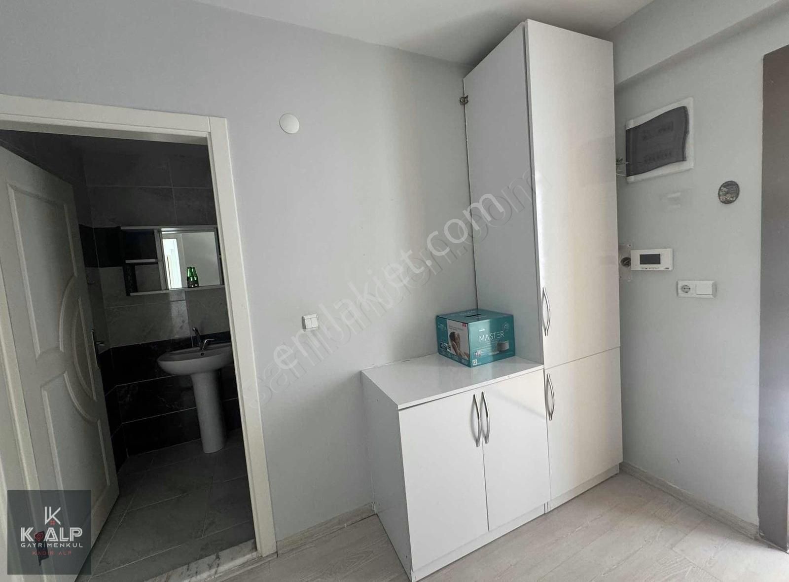 Kalp Kiralıyor!..vefa Sitesinde Bahçe Havuz Manzaralı 3+1 Daire