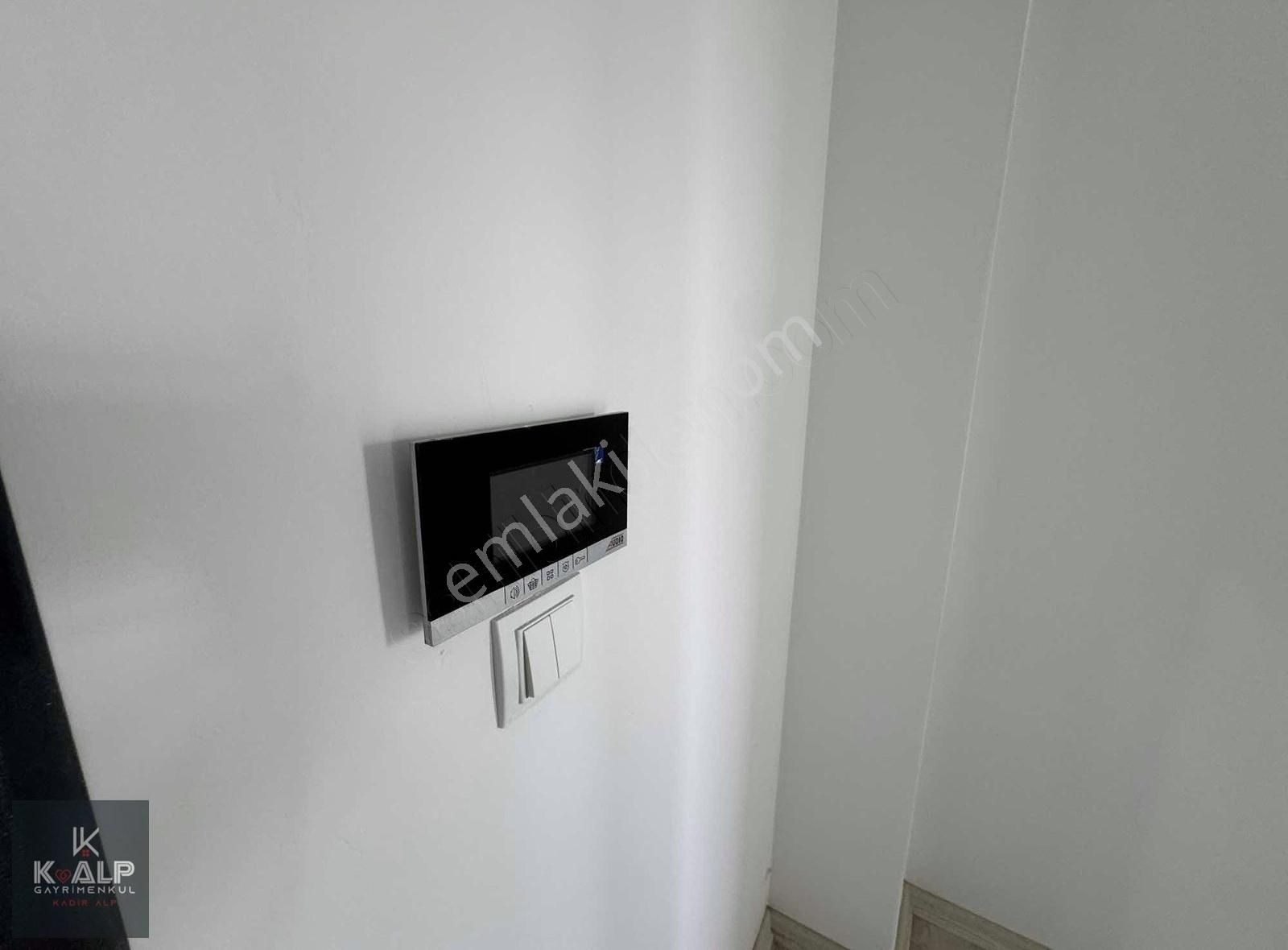Kalp Satıyor!..full Yapılı 2+1 Daire.caddeye Cepheli Ebeveynli
