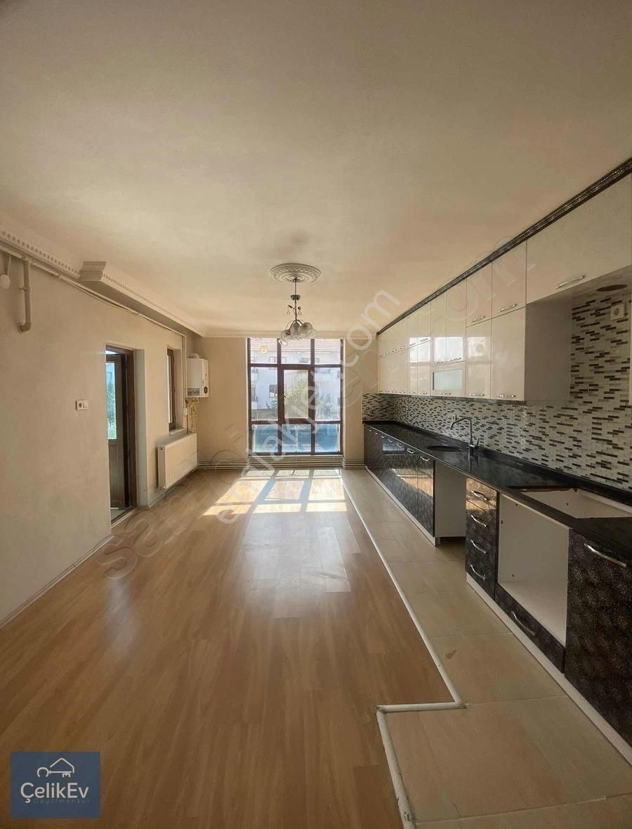 Taşköprü Merkezde Emsali Olmayan 220m2 3 Balkonlu 3+1 Daire
