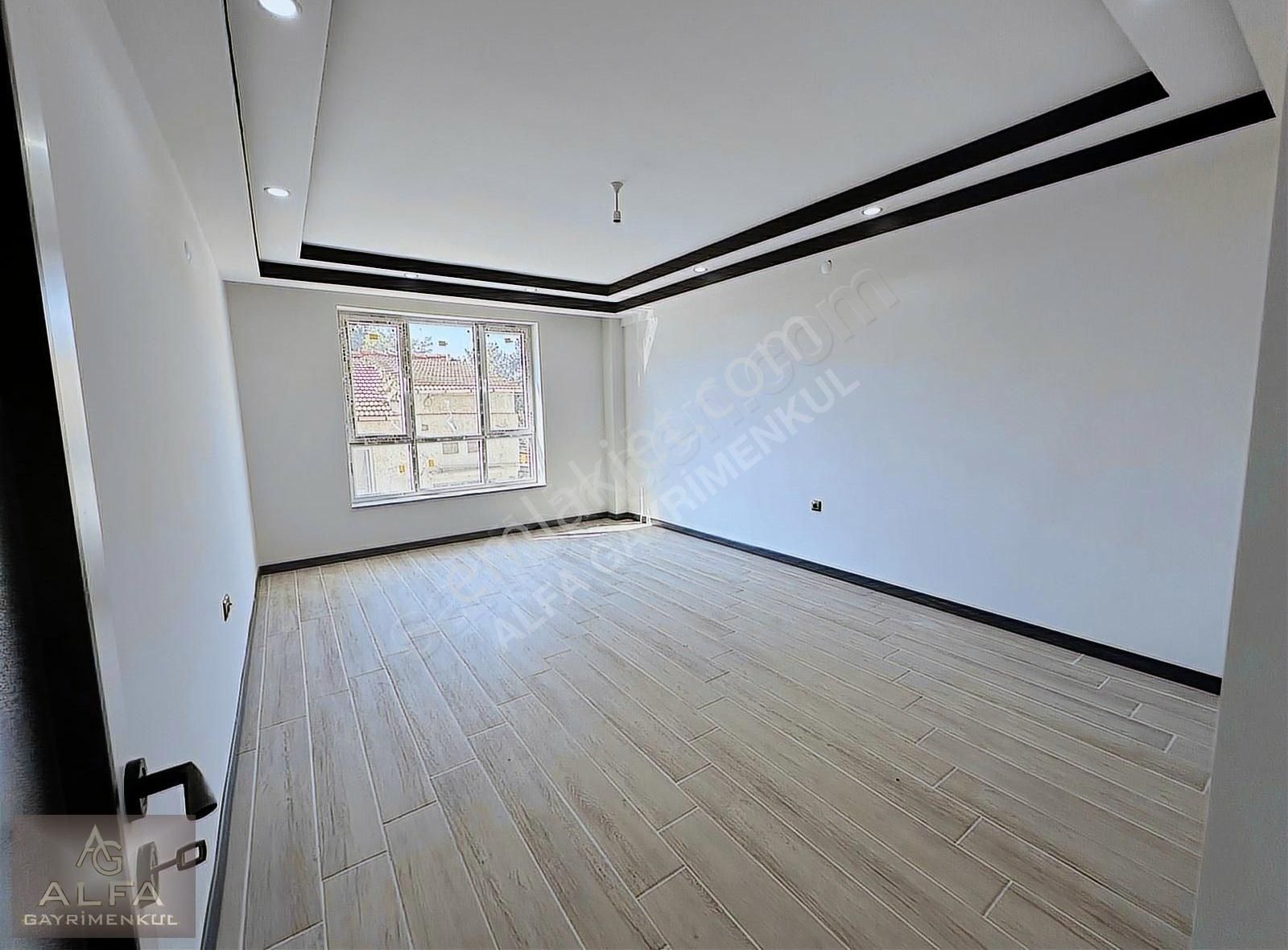 İskanlı Esentepe Mah.eğitimciler Cd.yakını 140m² Sıfır Daire