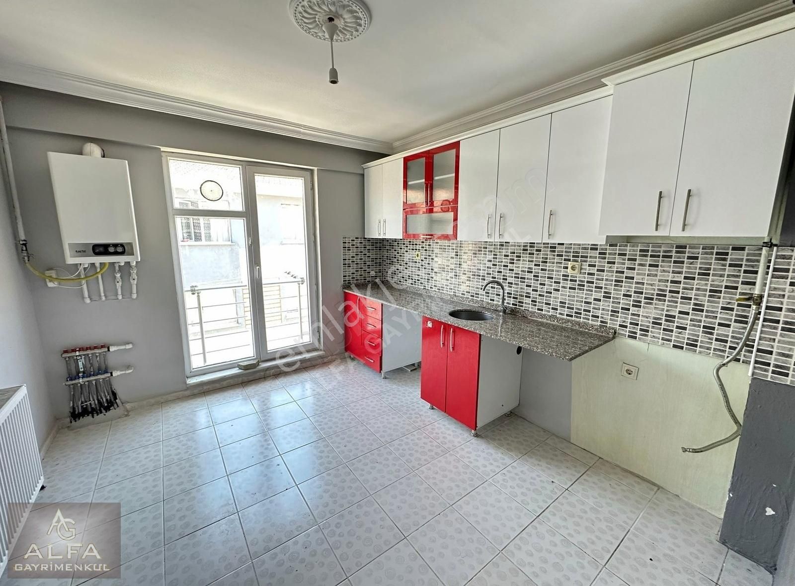Sütlüce Mah. İçem Kapısı Yakını 95 M² 2+1 Satılık Daire