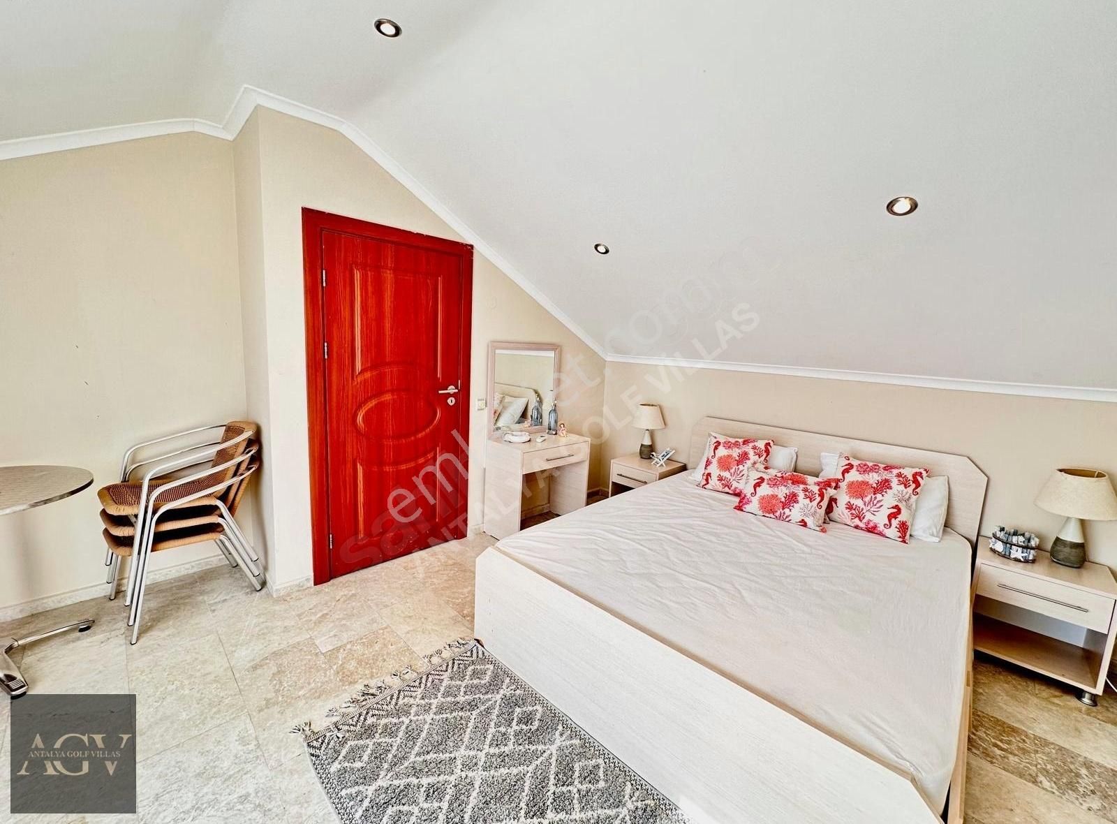 Belek Merkez'de Satılık Ortak Havuzlu 4+1 Eşyalı Villa - Görsel 20