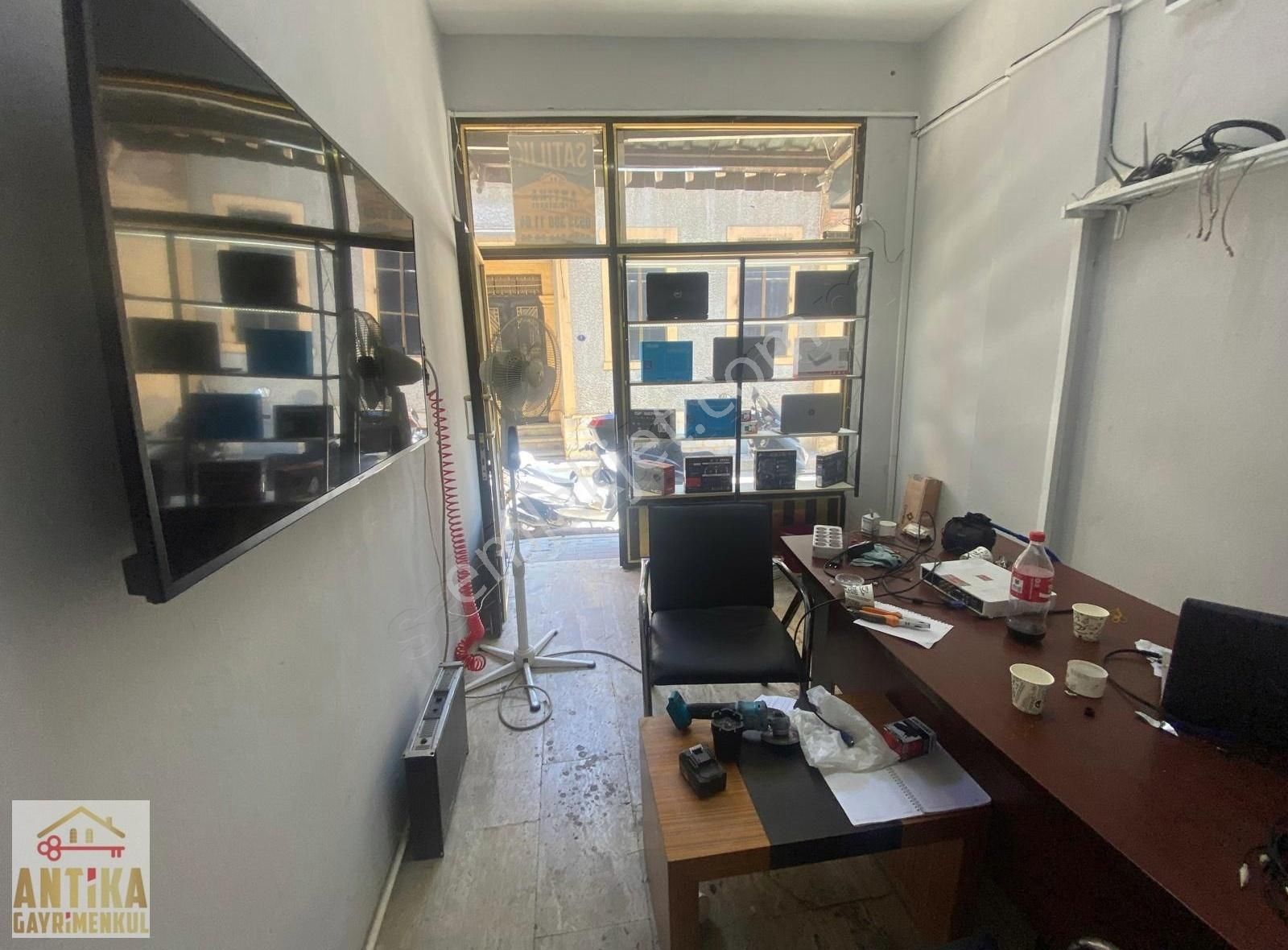 Antika Gayrmenkulden Bankalar Caddesine Yakın Satılık Dükkkan