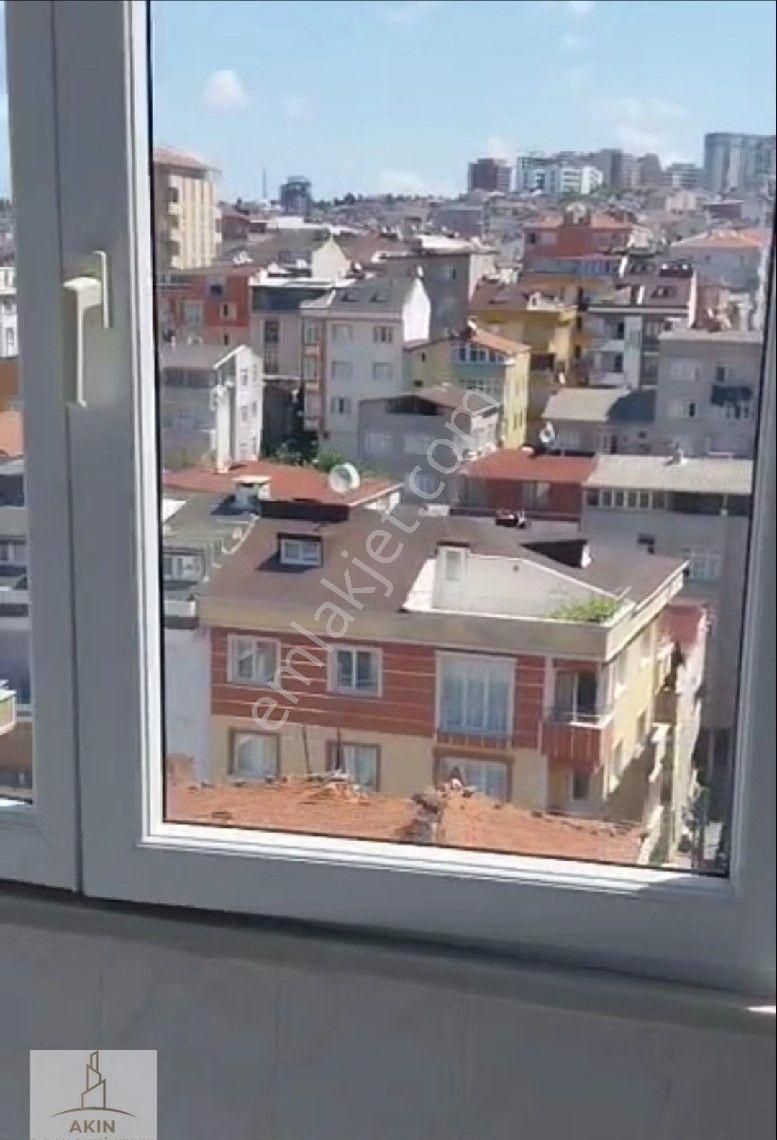Küçükçekmece Kanarya'da Geniş 2+1 Satılık Daire