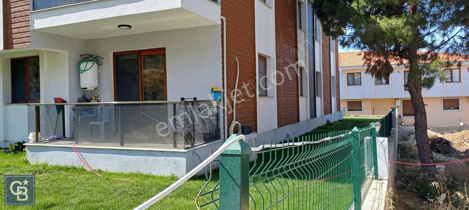 İzmir Foça Yenibağarası Site'de Satılık 2+1 Daire