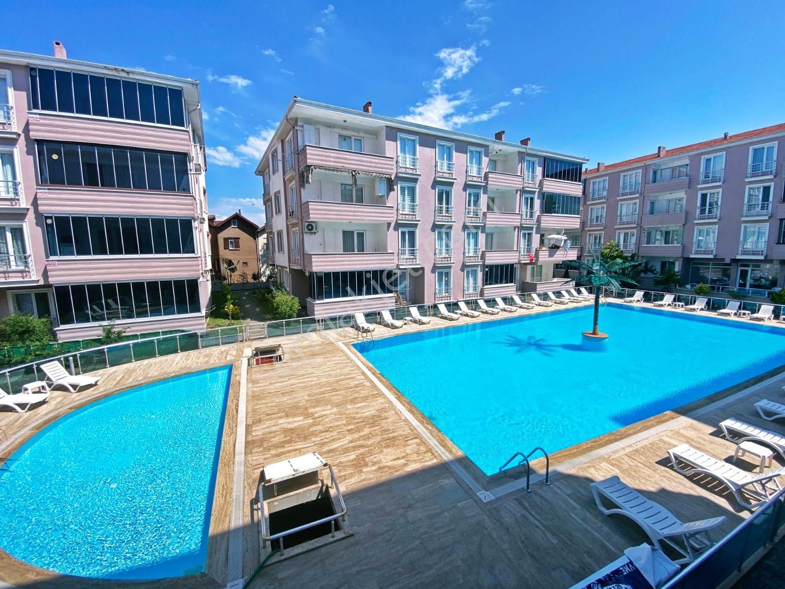 Yalı Mahallesinde Havuz Cephe *cam Balkonlu*masrafsız Daire!!