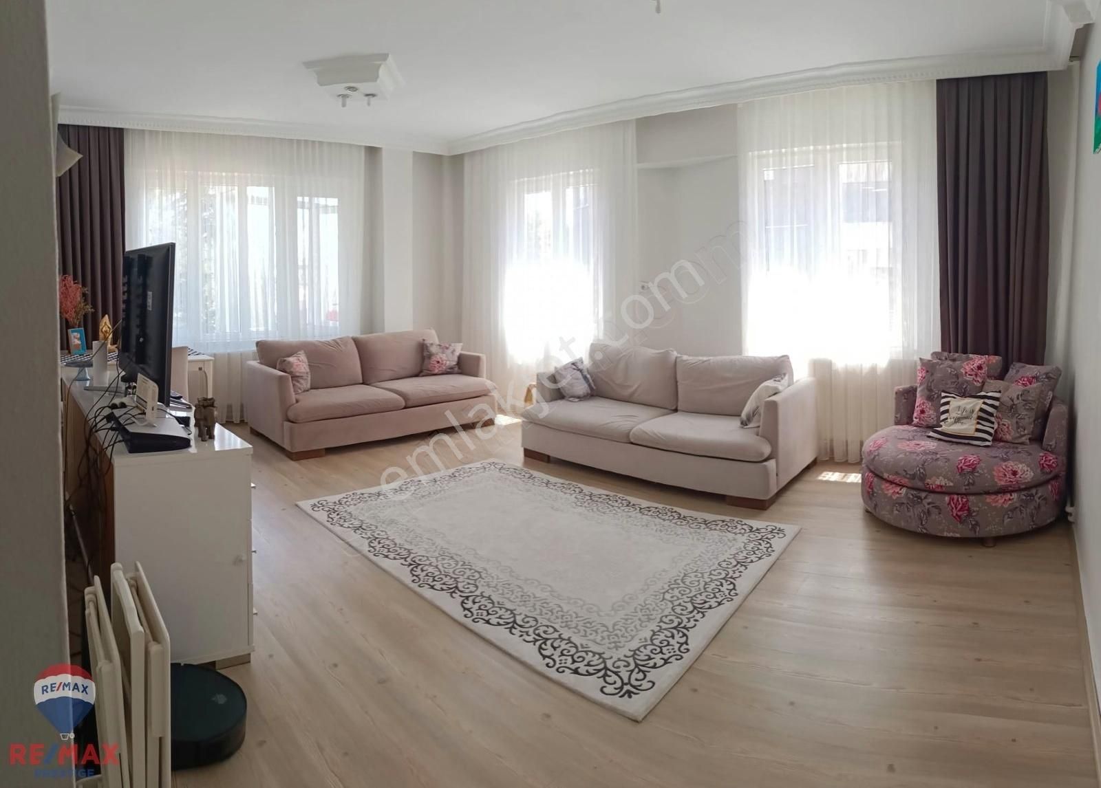 Biga Sakarya Mahallesi'nde Şehir Merkezinde 3+1 Satılık Daire