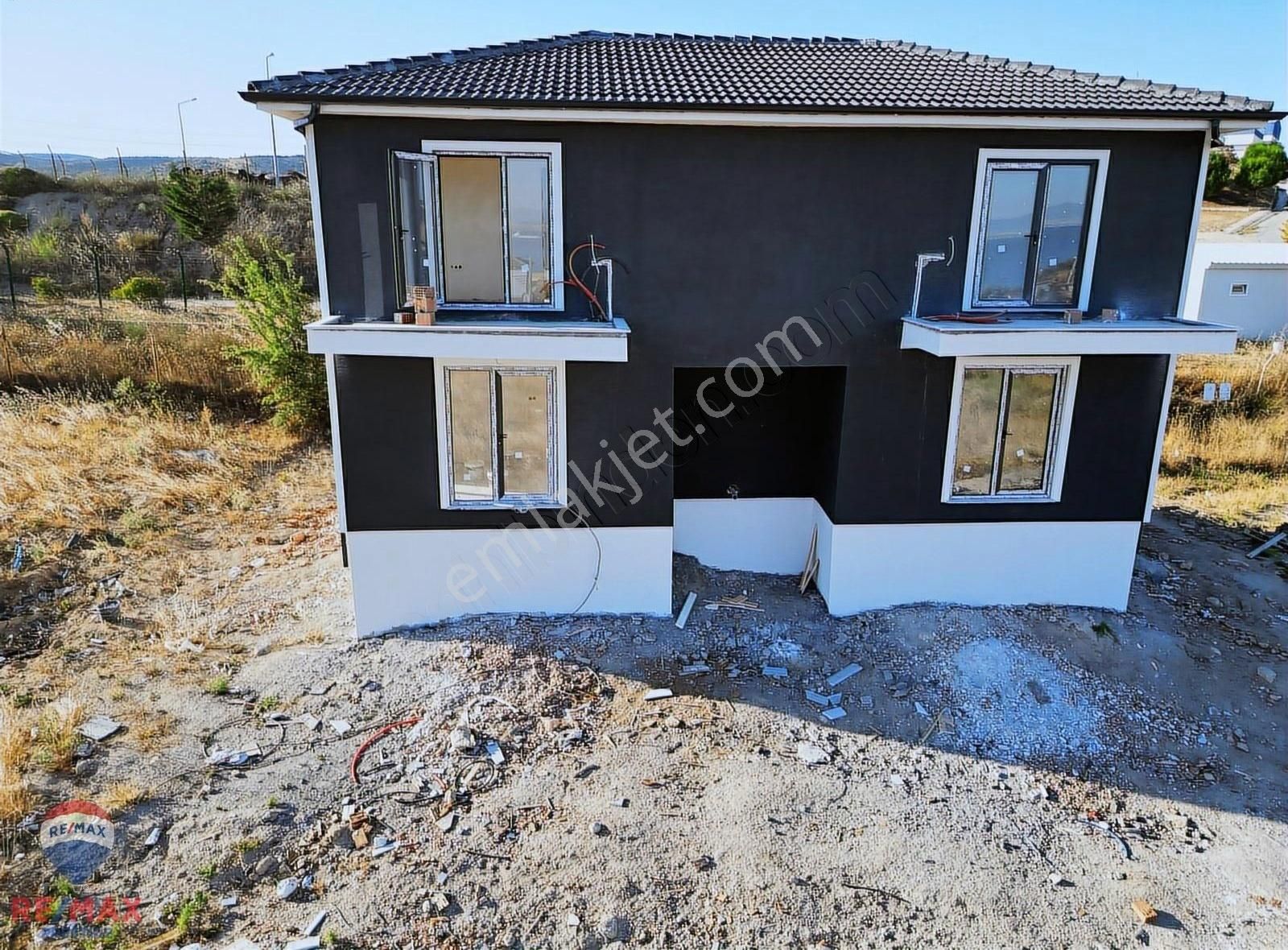 Karabigada Ful Deniz Manzaralı Giriş Kat 1+1 Satılık Daire