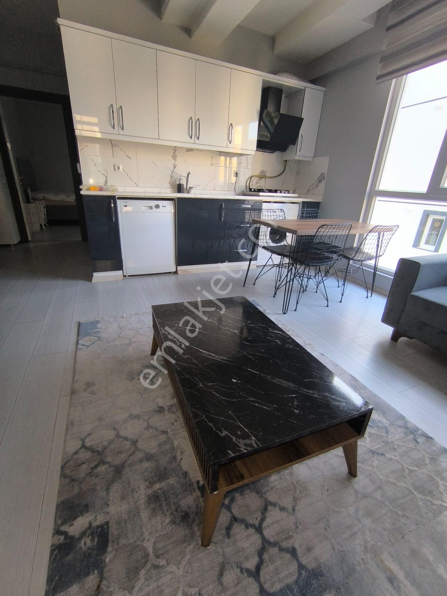 Truva'dan Rektörlük Tramvaya Yürüme Yeni Eşyalı Kiralık 1+1daire