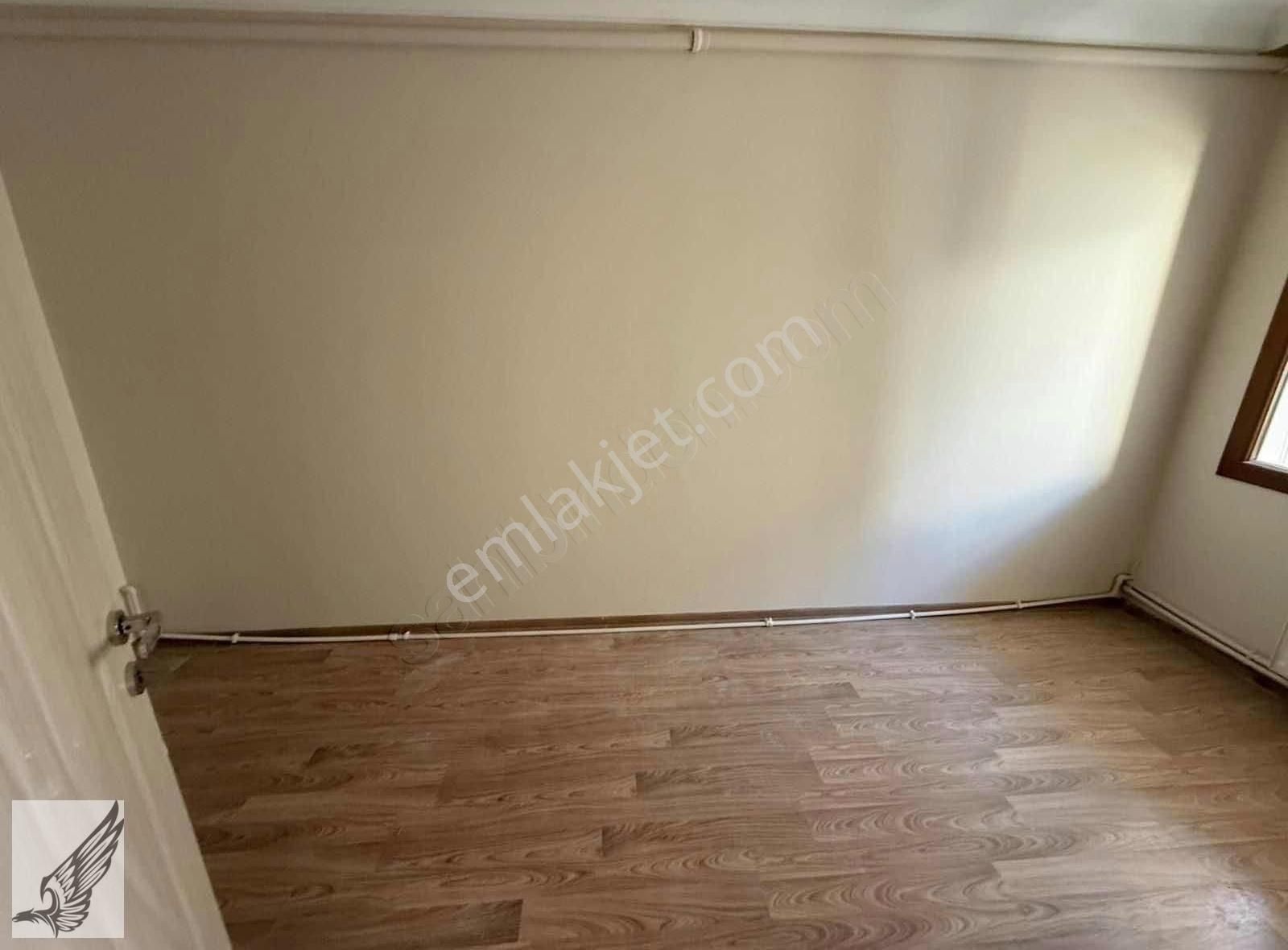 Seferihisar Çarşı Merkezde Geniş 1 + 1 Kiralık Daire