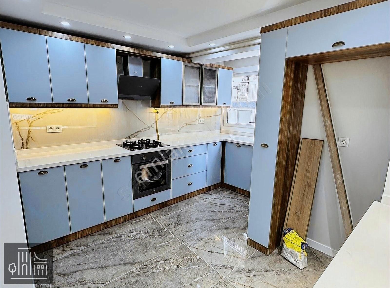 Göztepe Cadde Üzeri Metro Yakını 3+1 140 M2 Full Yapılı