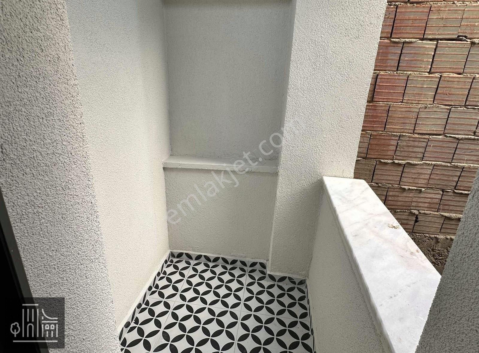 Üçyol İnönü Cadde Binasında 3+1 Arakat Full Tadilatlı Satılık Da