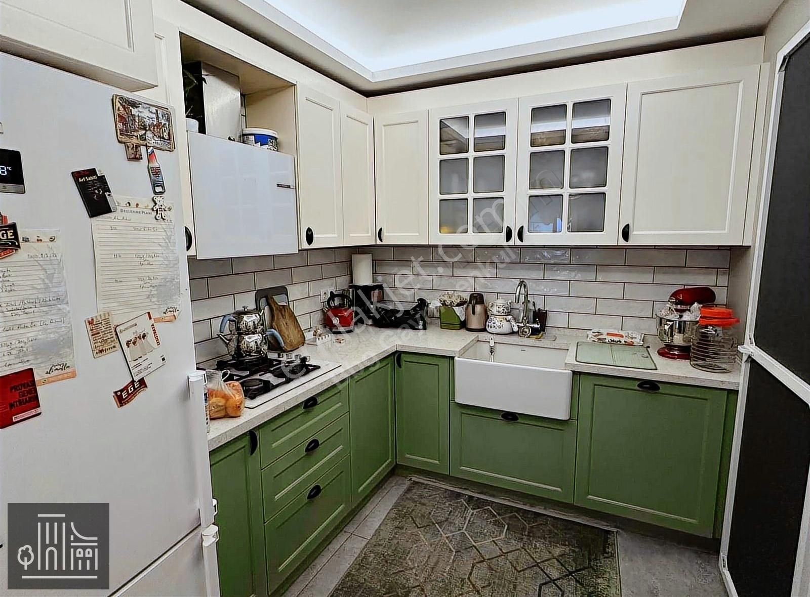 Göztepe Kilise Sokağında 3+1 120m2 Arakat Full Tadilatlı Masrafs