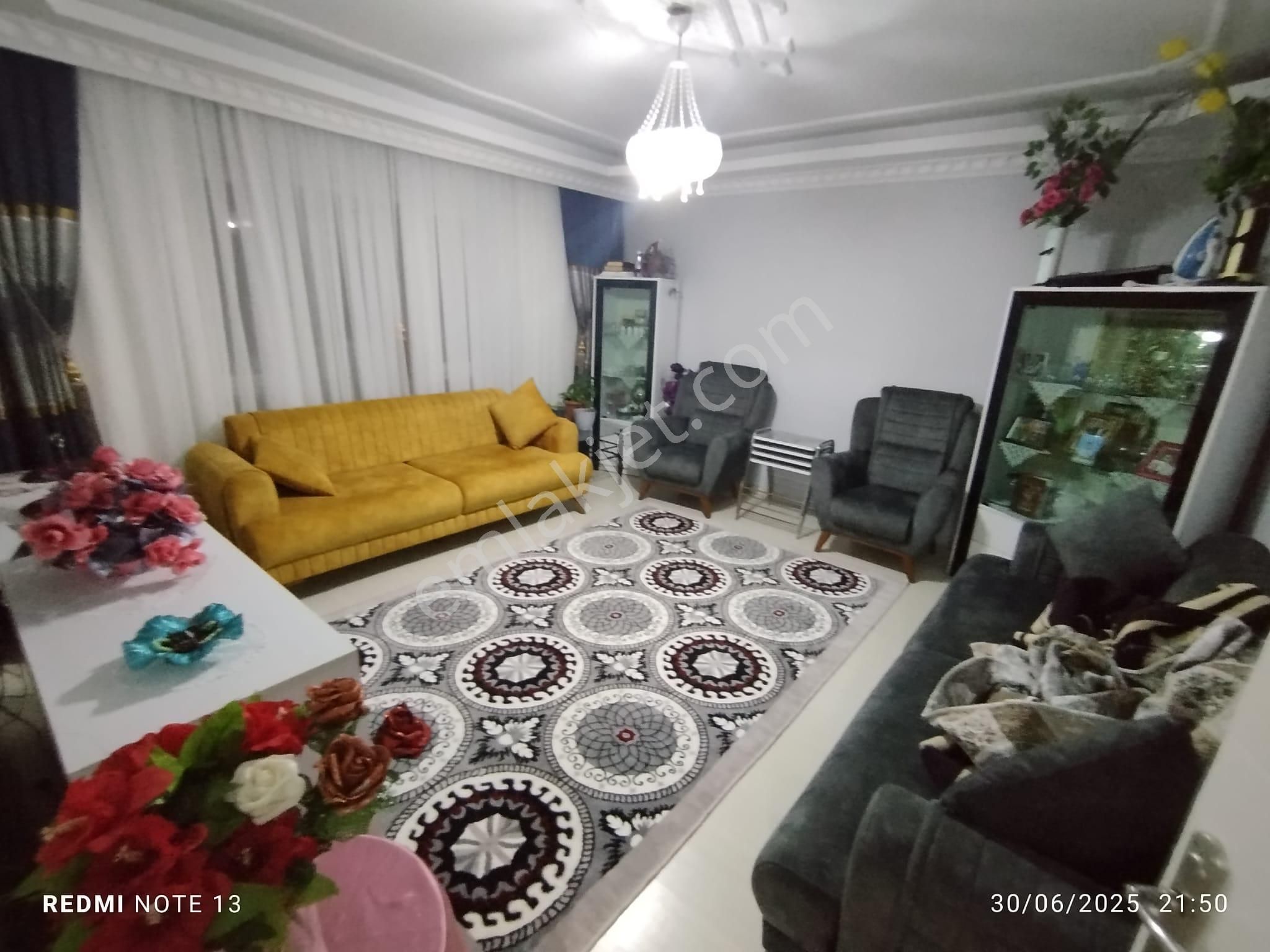 Karapürçek'te Salı Pazarı Yakınında Asansörlü 3+1 Satılık Daire !!