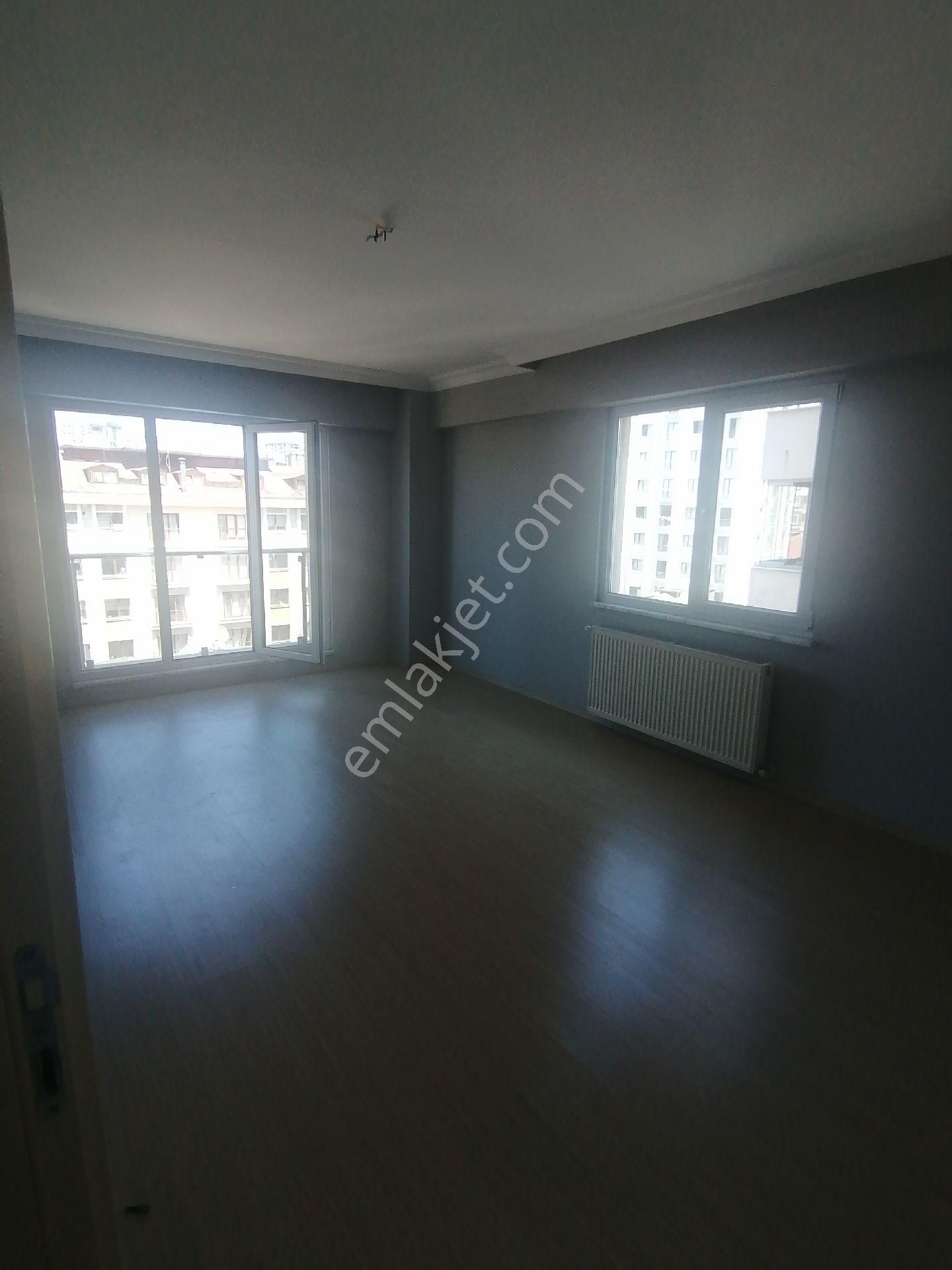 Ümraniye Site Mahallesi 2+1 7.kat Site İçi Soyak Metro İstasyonu Yürüme Mesafesi Yeni Site Kiralık