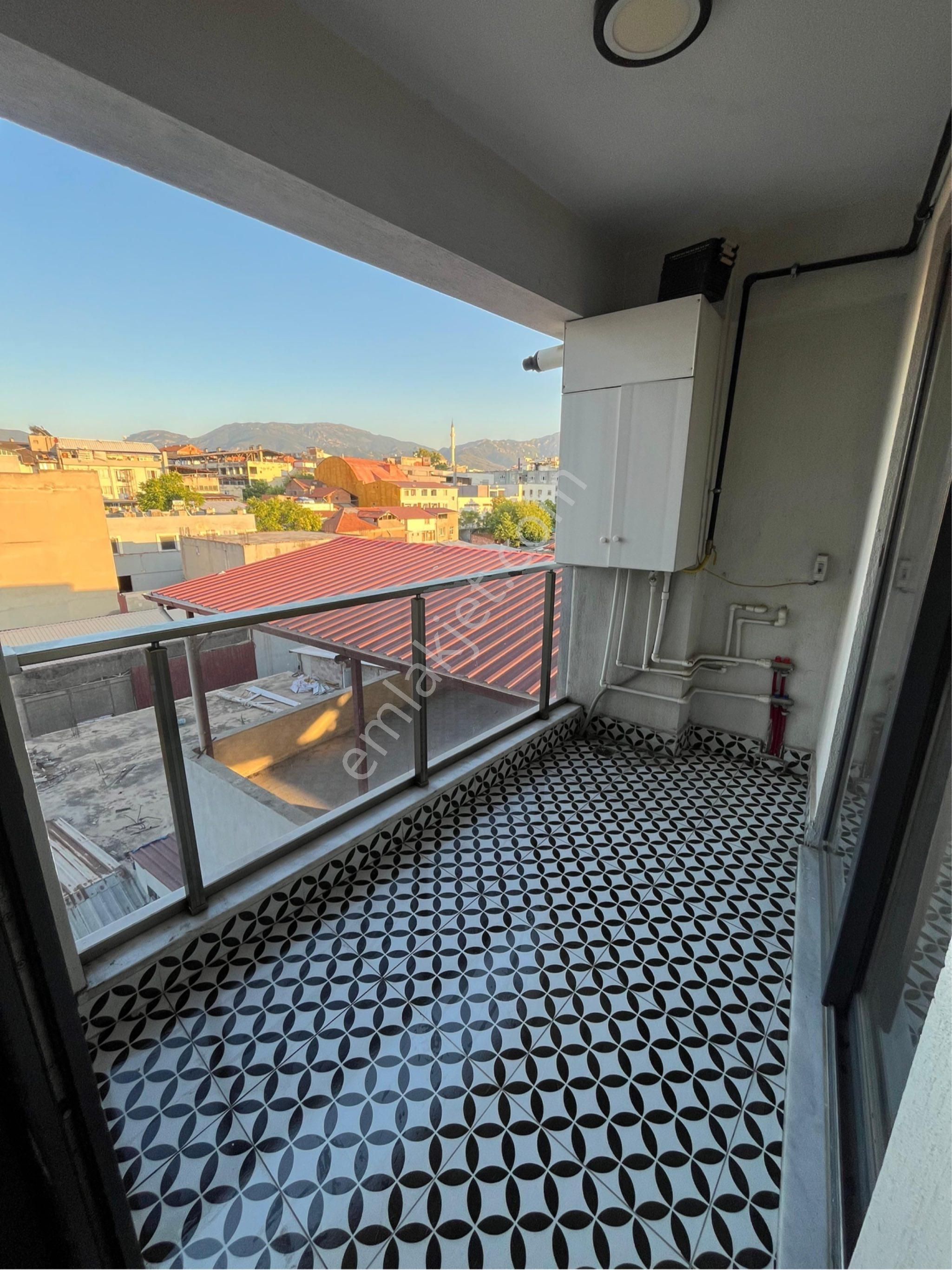 Redstone İdol Gayrimenkul’den Saraylarda Kiralık 1 + 1 Apart