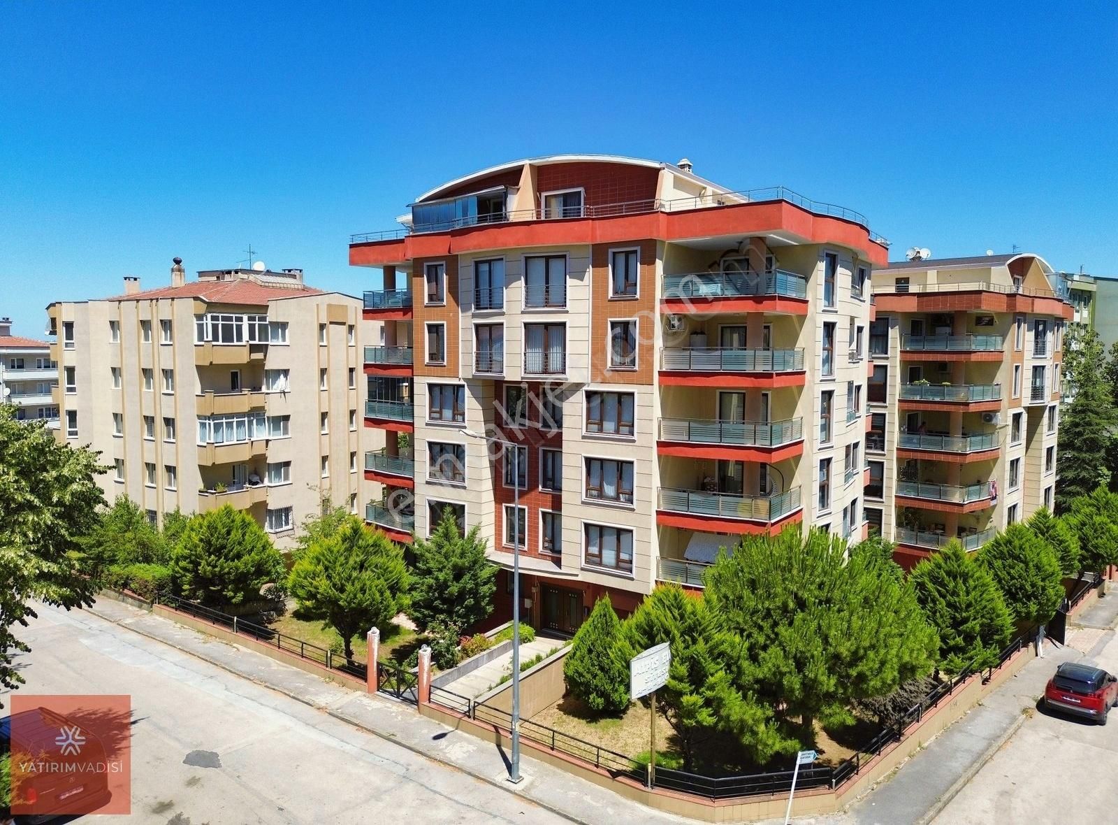 Ataevler'de Az Katlı Site İçi Eşyalı 165 M2 3+1 Satılık Daire
