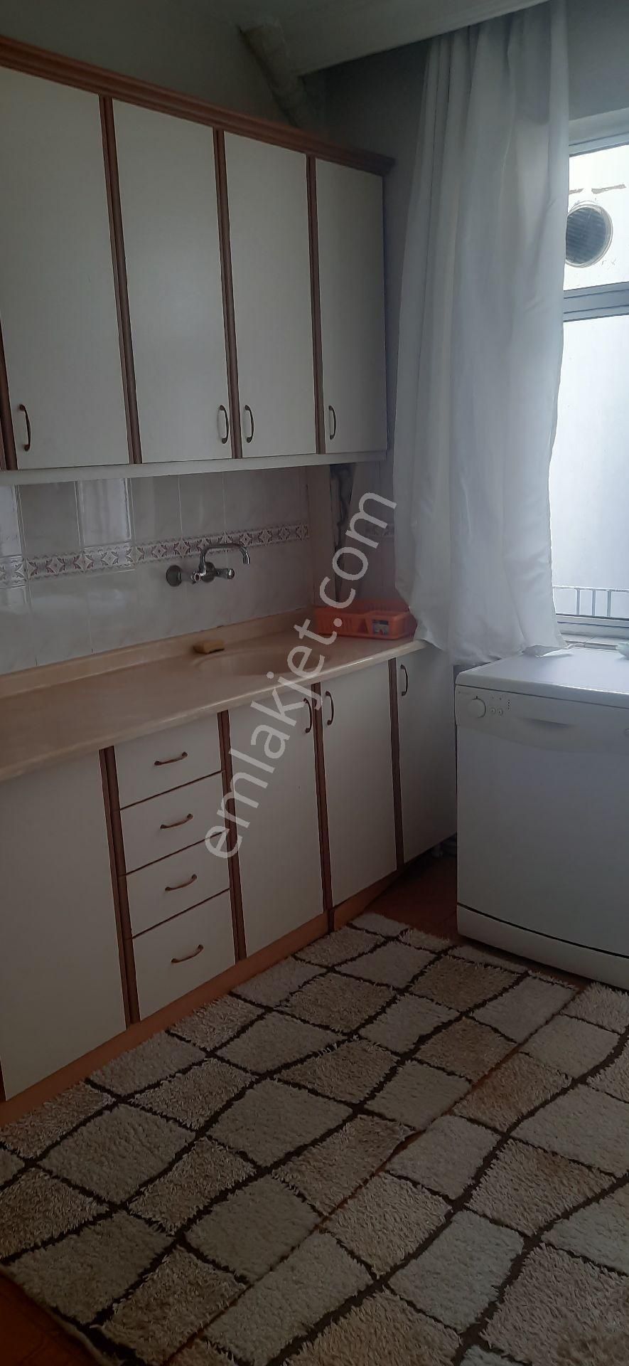 Cumhuriyet Mahallesi'nde Ara Kat Güney Cepheli Geniş 2+1 Satılık Daire
