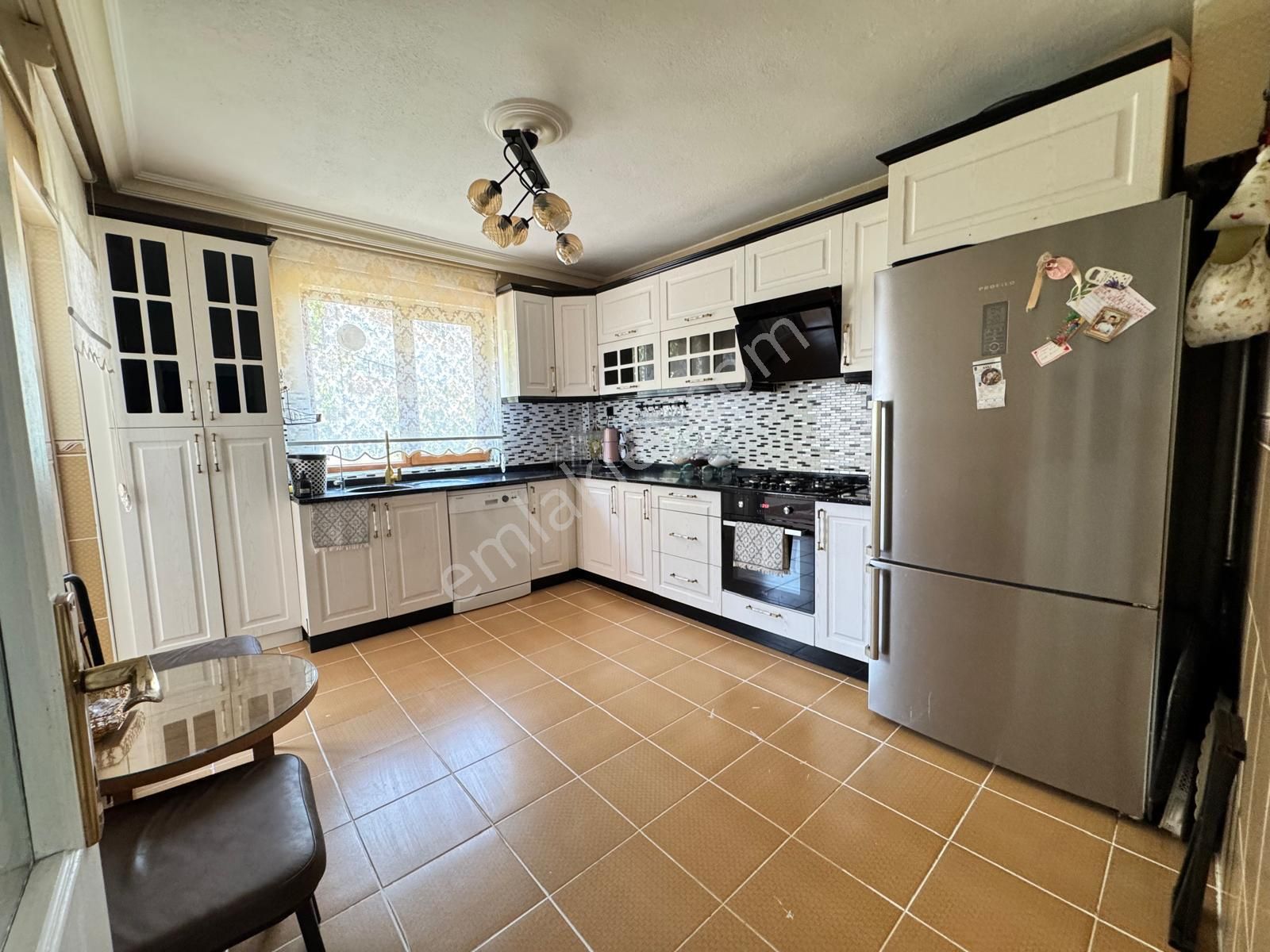 Karapürçek'te 145 M2 Full Yapılı 3+1 Ara Kat Satılık Daire !!