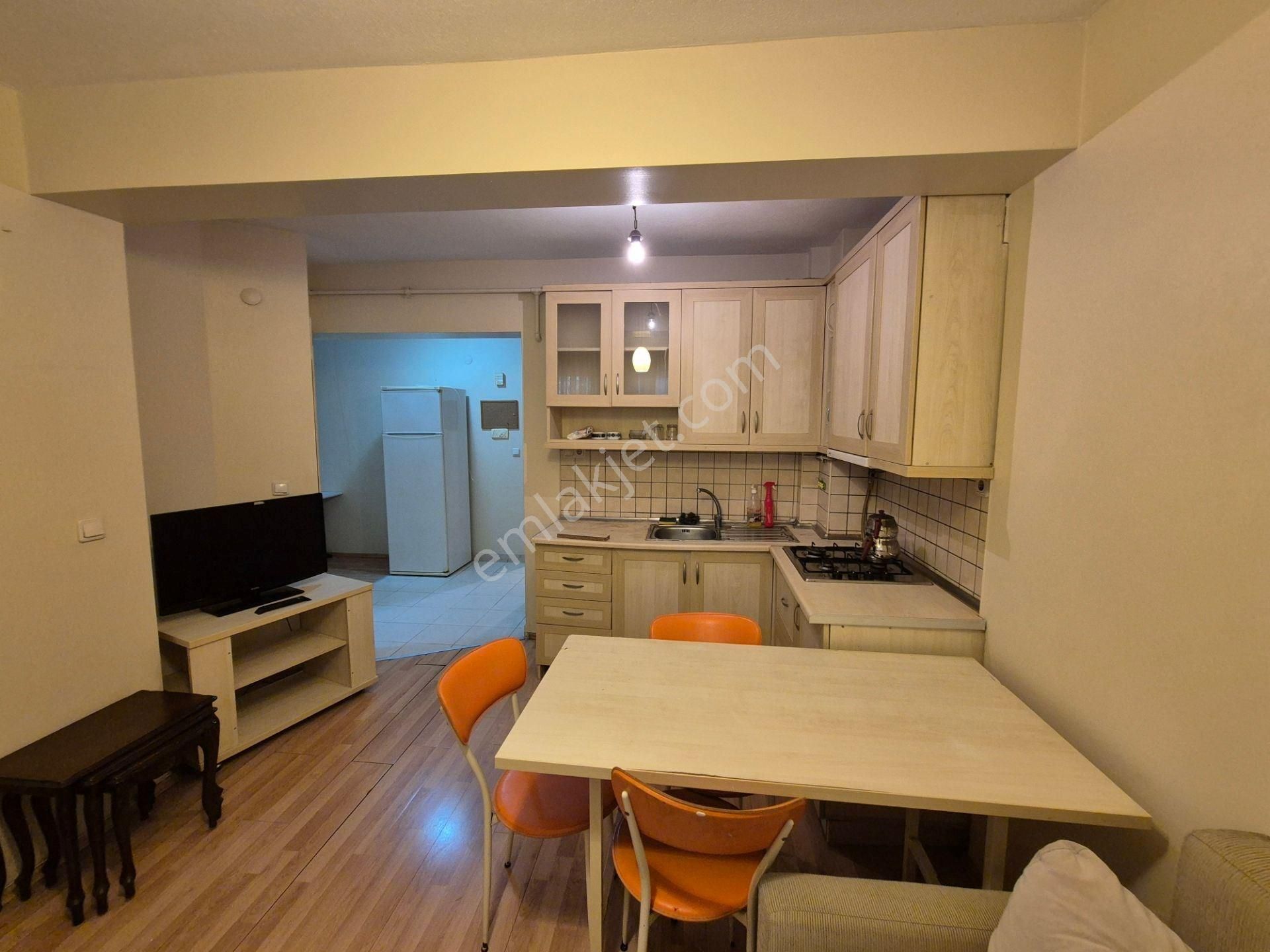 Güvenlikli Site İçinde, Yeditepe Üniv. Yakın Konumda Eşyalı 1+1