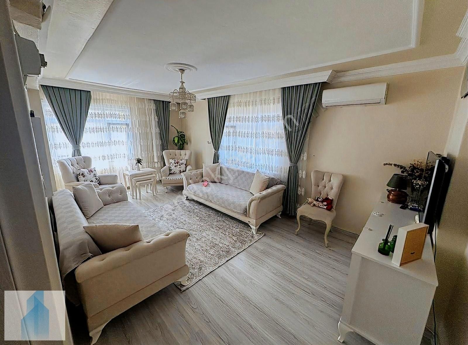 Bağcılar Merkez De Satılık 2+1, 90 M2 , Ara Kat Daire , Masrafız
