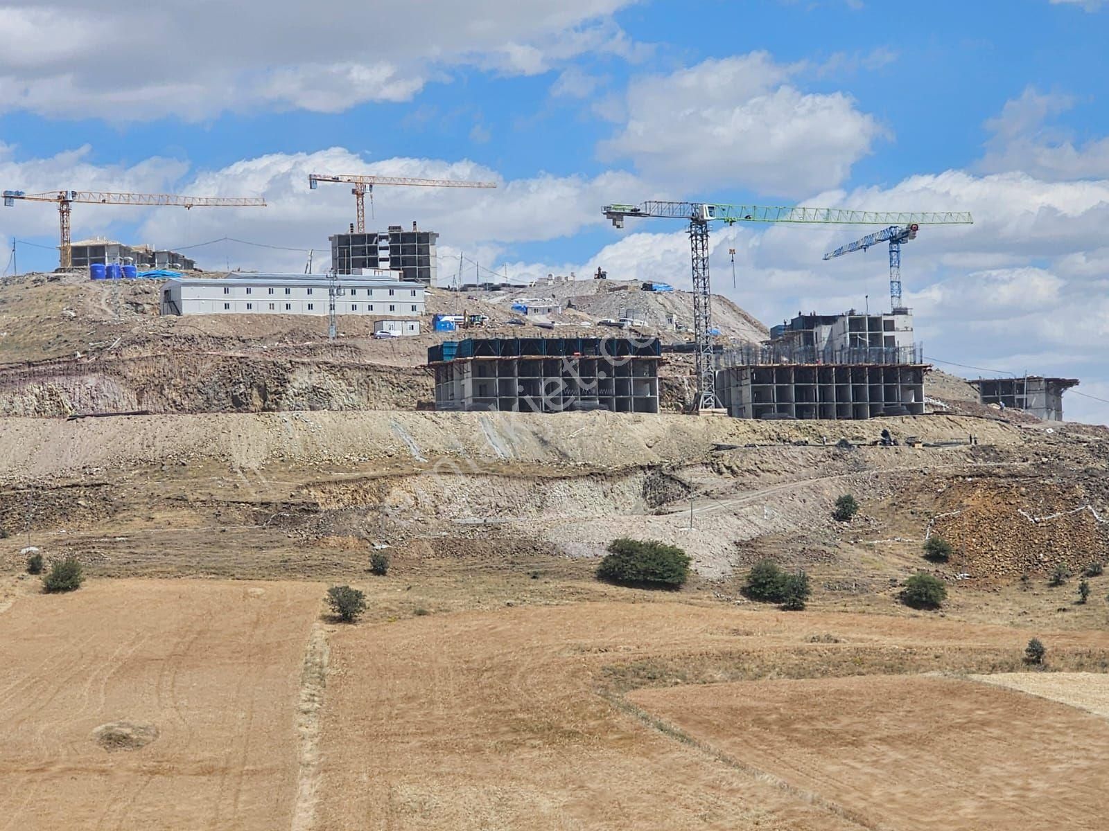 Mamak Nenekte Toki Projesine Üniversite Projesine İçerisinde 260 Metre Tapulu Arsa