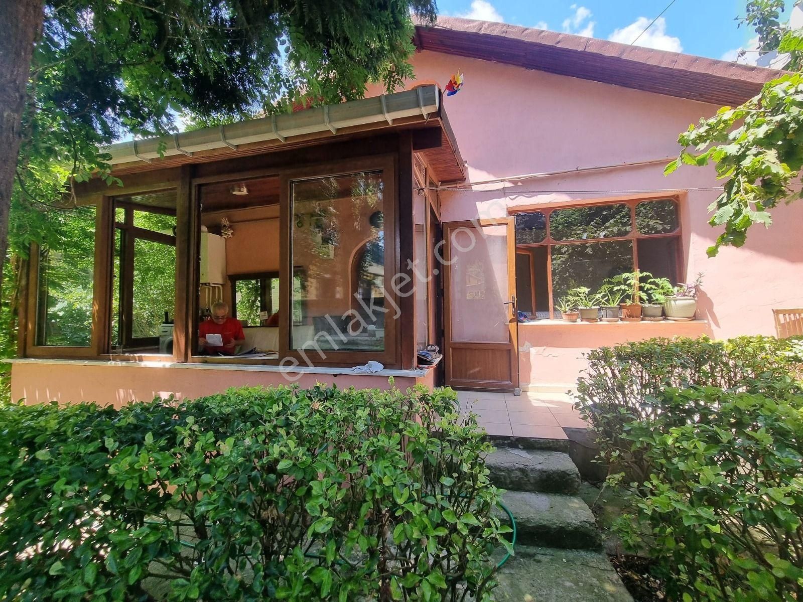 Sarıyer Tarabya Hisse Tapulu 286 M2 Bahçeli Müstakil Ev
