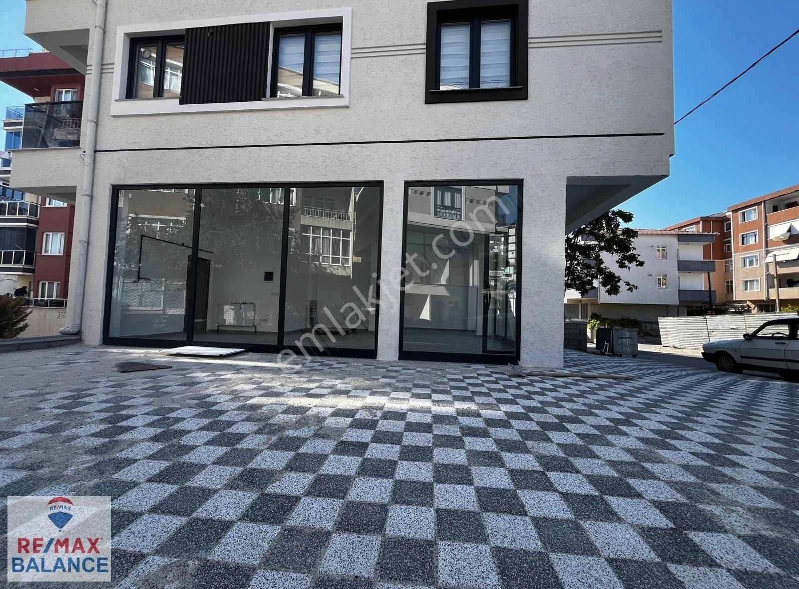 Kartal Cumhuriyet Mah. Minibüs Yolunda Kiralık Sıfır Dükkan