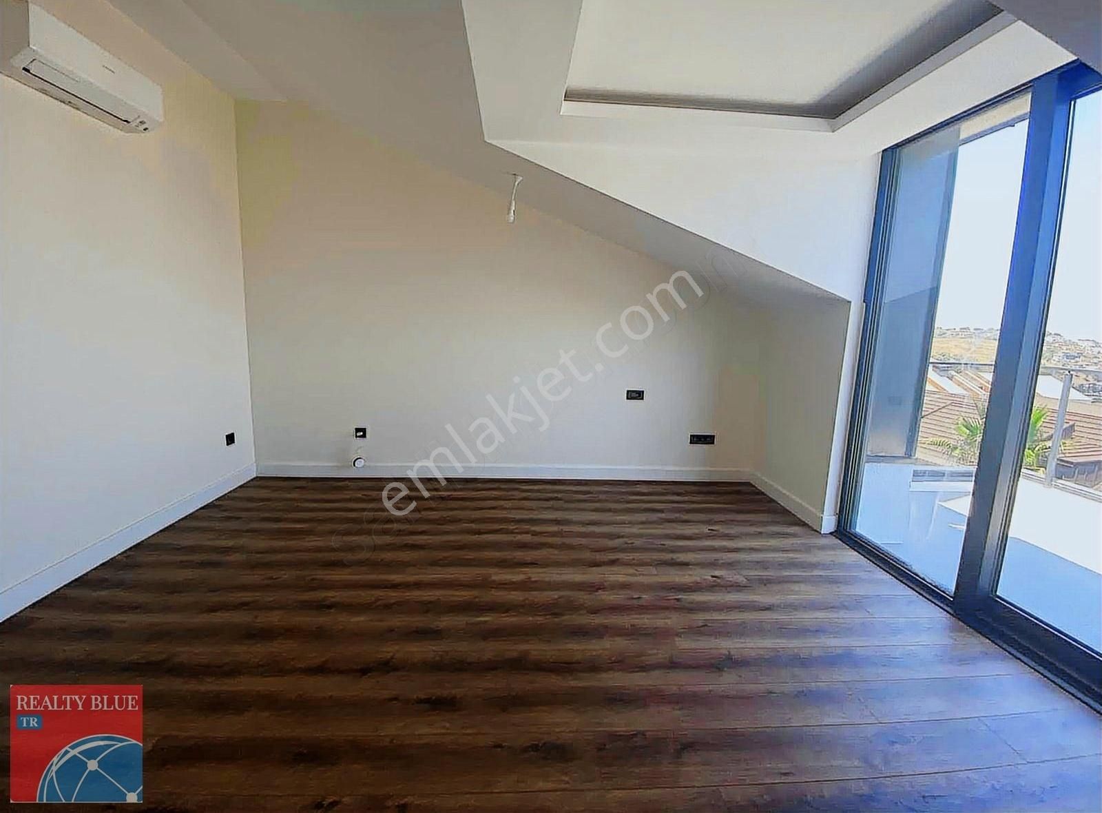Zekeriyaköy_ Muhteşem Bahçeli _satılık 5+1 Triblex Sıfır Villa