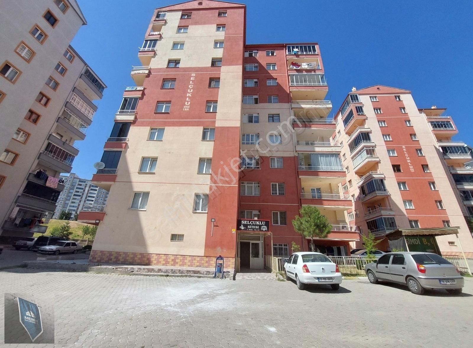 Erkilet Camikebir Mah. De Satılık Kombili 3+1 Daire