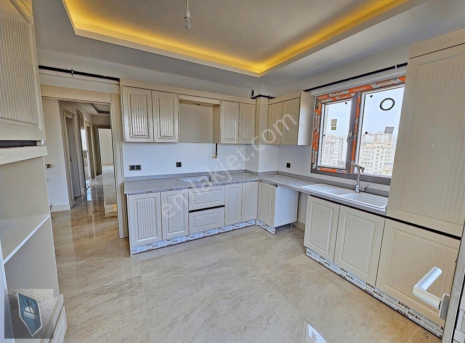 Mithatpaşa Mh. Kombili Ultra Lüks Satılık 3+1 Daire