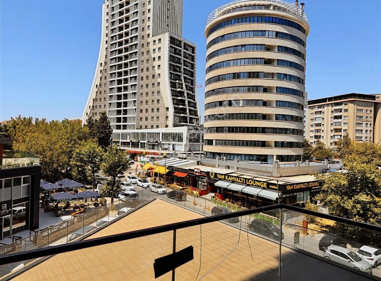 Metrobüse 1 Dk Ticari Kullanıma Uygun Satılık 2+1 Daire