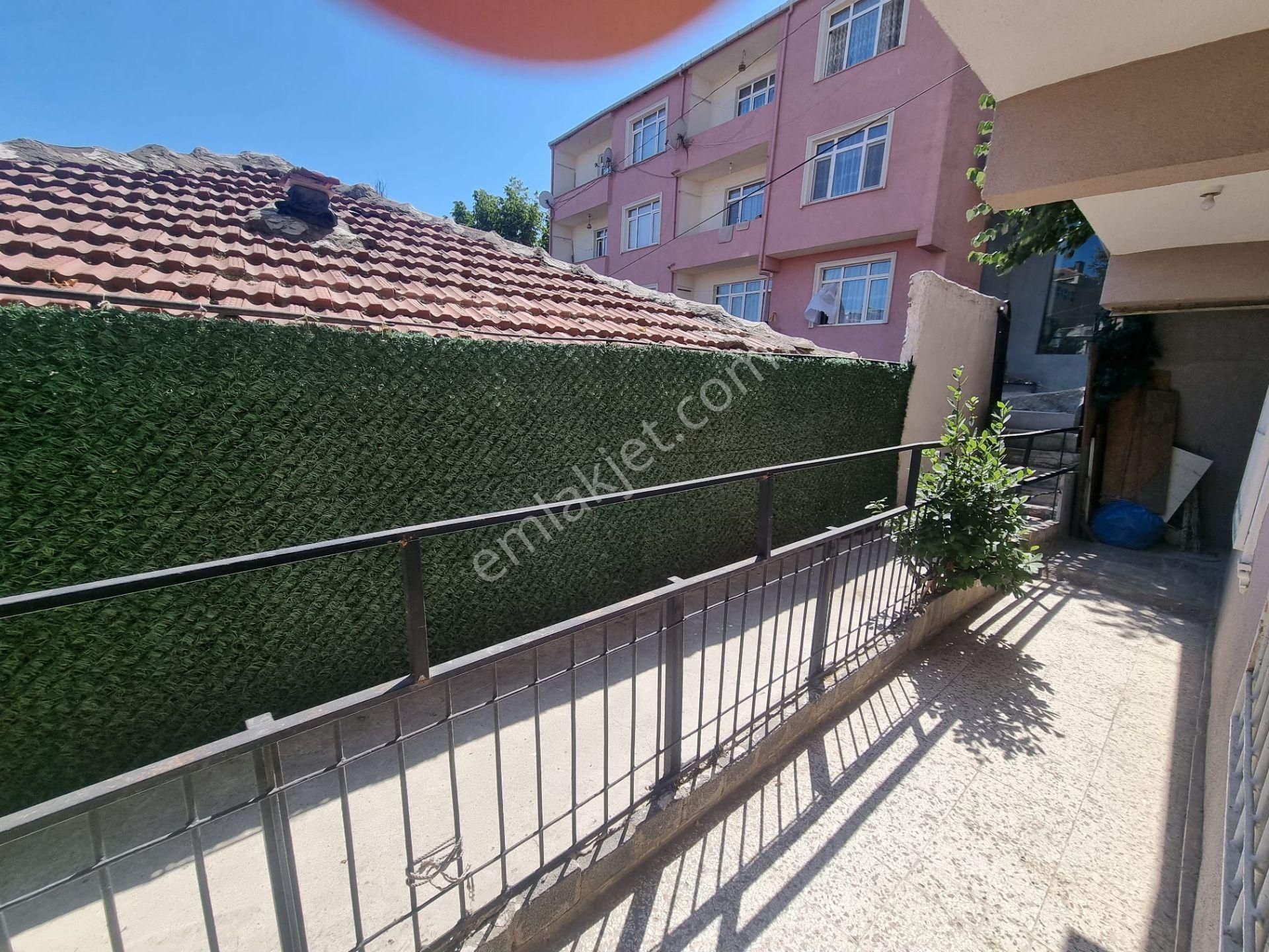 Tarabya Cumhuriyette Ulaşım Çarşı Yakın 2+1 Kiralık Giriş Katı