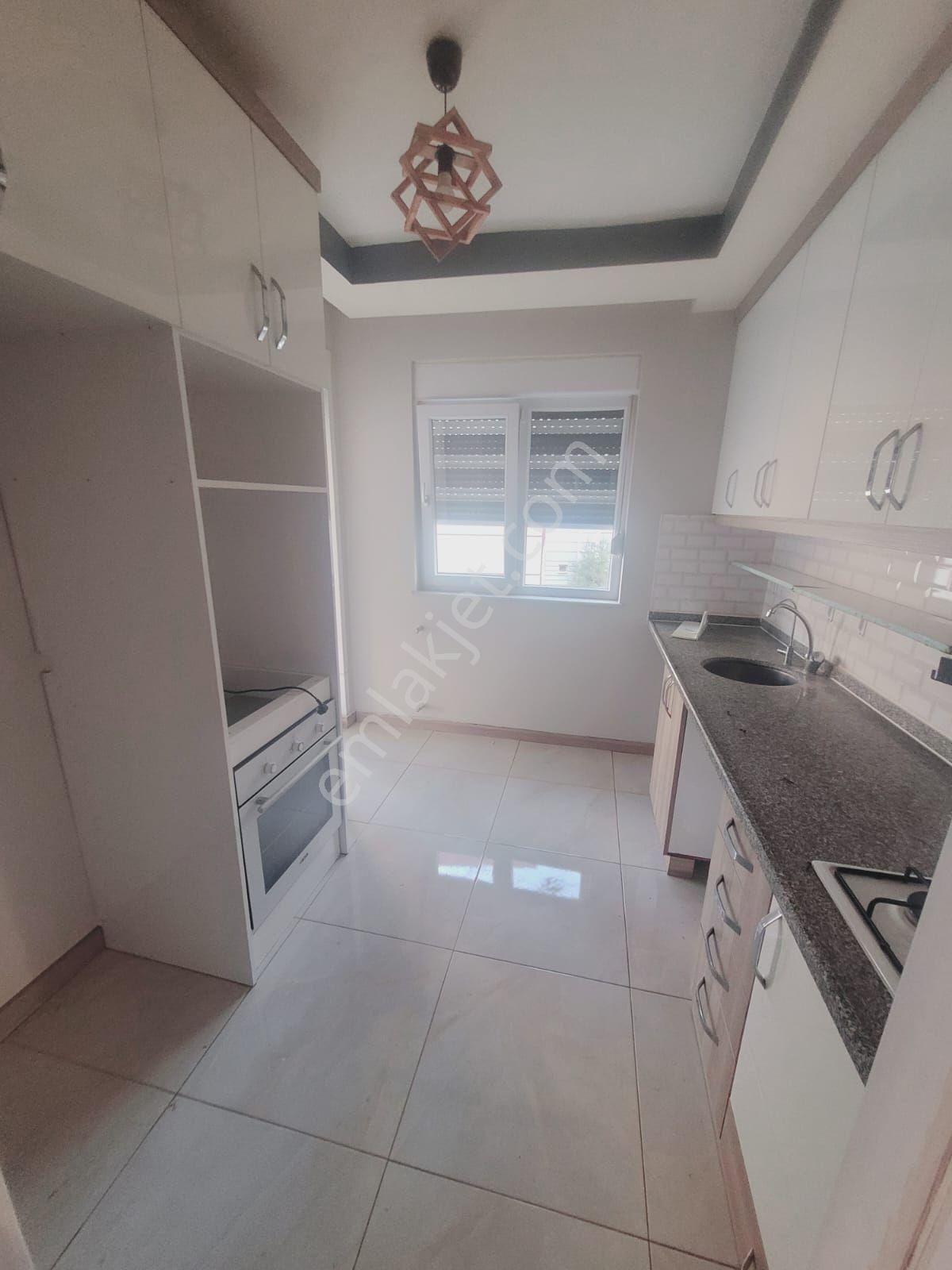 Sütçüler Mahallesi Satılık Tramvayın Hemen Yanı Asansörlü Güney Cp Ara Kat 2+1