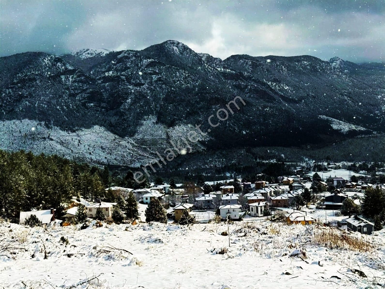 Pozantı Kar Emlaktan Alpu Yaylası Radar Yolunda Doğa Manzaralı İmralı İfrazlı 400 M2 Satılık Arsa