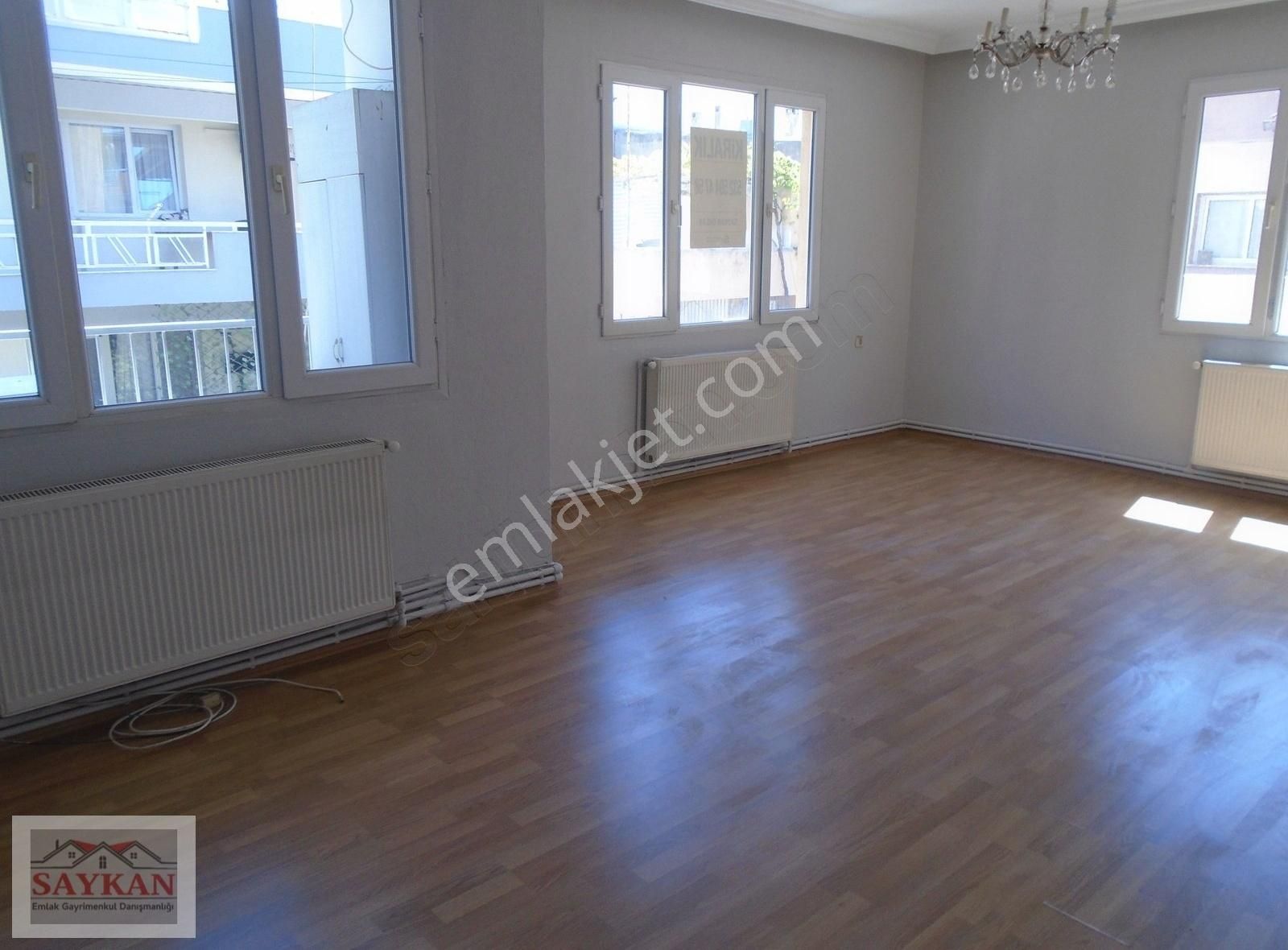 Apdiipekçi Caddesi Yakını Kiralık Köşe Daire