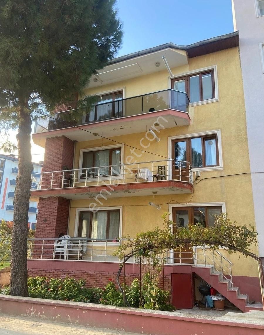 Müstakil 3 Katlı Binada / 3+1 Geniş Daire